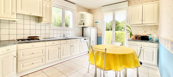 Casa de 6 habitaciónes en Bieville-Beuville, France No. 297406 7