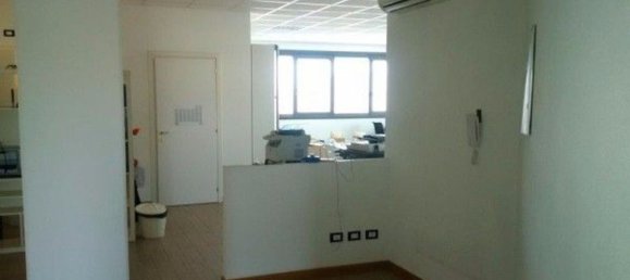 115m² Office in San Genesio ed Uniti, Italy No. 293084 7