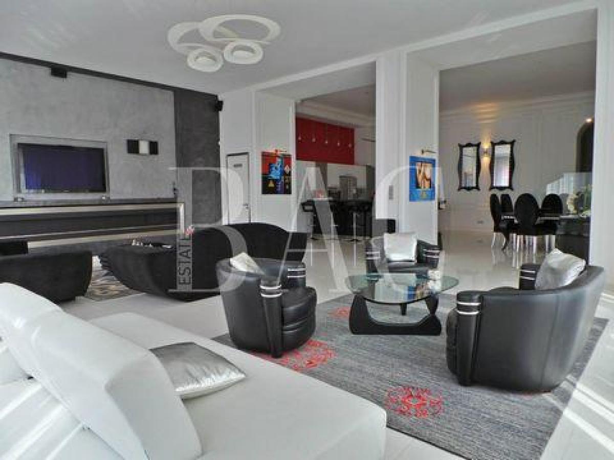3 bedrooms Condo in Cannes, France No. 5473