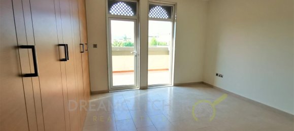 3 bedrooms Villa in Jumeirah Park, UAE No. 210 4