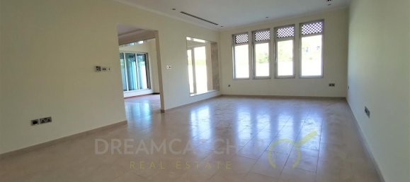 3 bedrooms Villa in Jumeirah Park, UAE No. 210 10