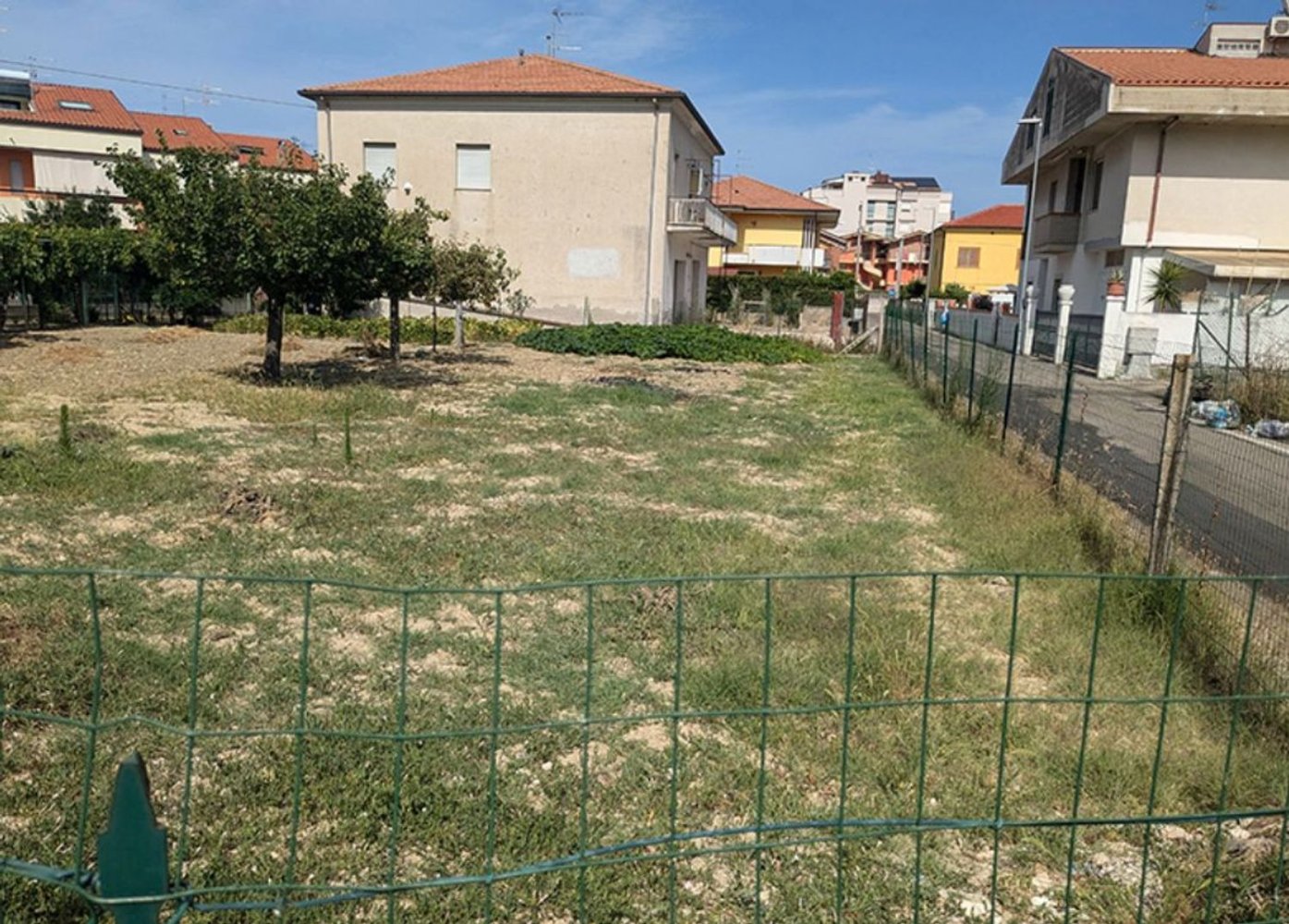  قطعة أرض في Tortoreto, Italy 733متر مربع رقم 42310