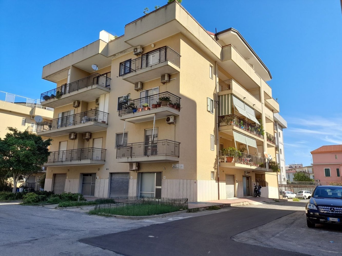 6 rooms Apartment in Soverato, Italy No. 86021