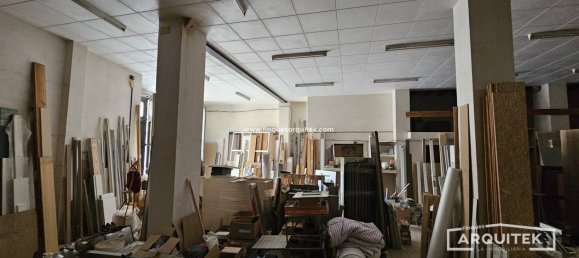 390m² Commercial property in Lleida, Spain No. 184601 17