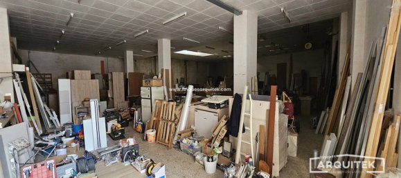 390m² Commercial property in Lleida, Spain No. 184601 10