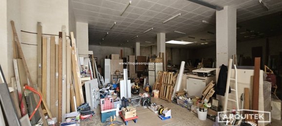 390m² Commercial property in Lleida, Spain No. 184601 12