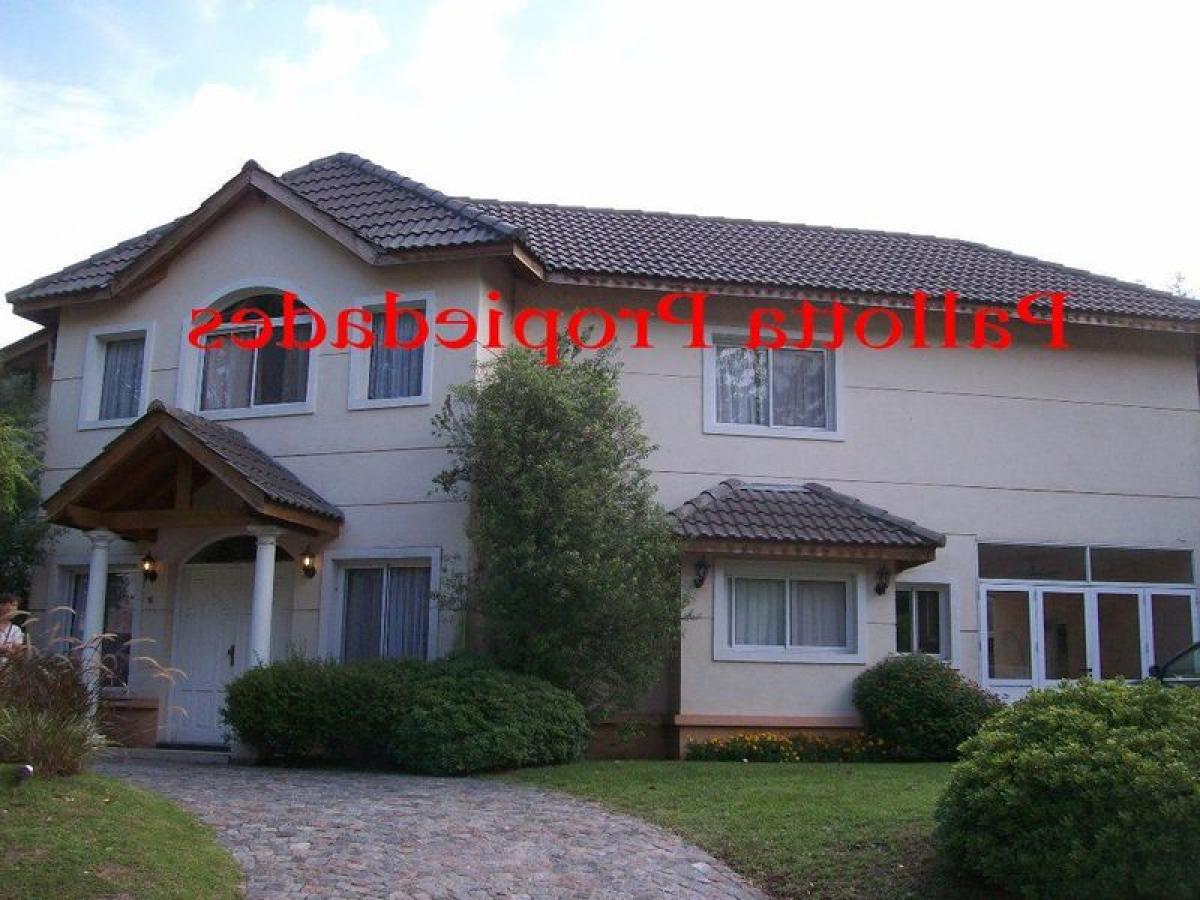 Casa de 4 dormitorios en Escobar, Argentina No. 59551