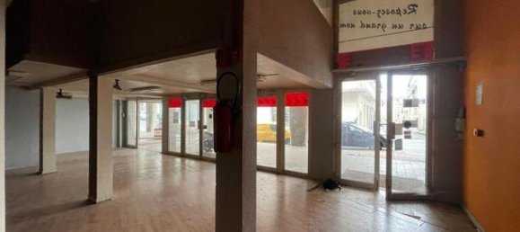 Gewerbliche Immobilie in Aubenas, France 700m², Nr. 300708 5