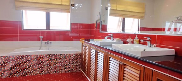 5 bedrooms Cafe / restaurant in Chonburi, Thailand No. 5318 23