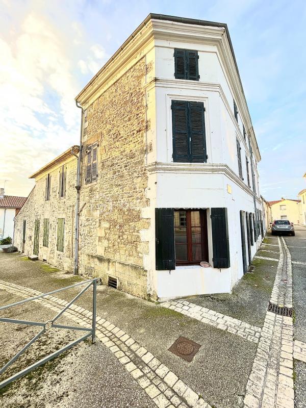 4 chambres Bâtiment à Tonnay-Boutonne, France No. 96144