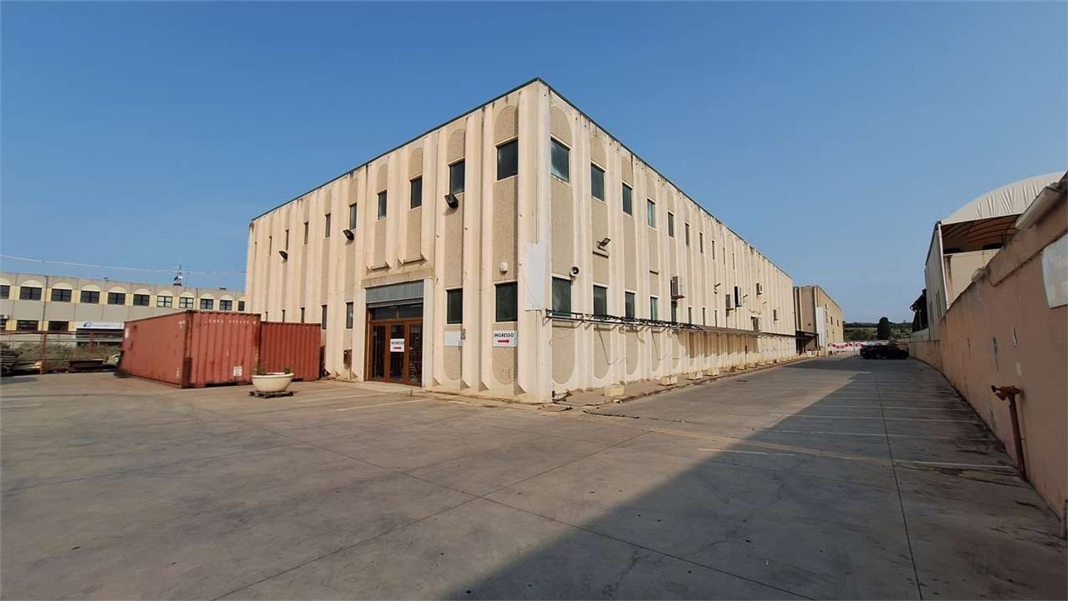 4500m² Warehouse in Sestu, Italy No. 333970
