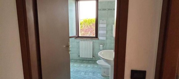 6-salle Appartement à Suzzara, Italy No. 275372 22