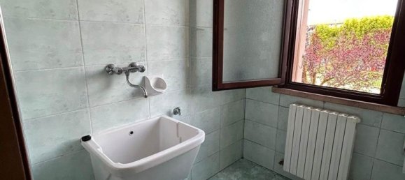 6-salle Appartement à Suzzara, Italy No. 275372 23