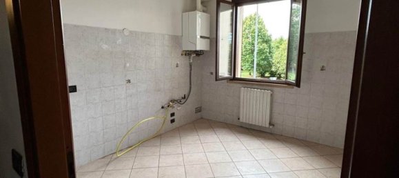 6-salle Appartement à Suzzara, Italy No. 275372 20