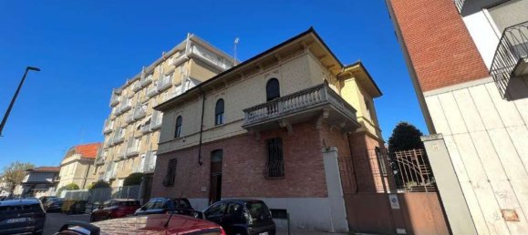 4 rooms Apartment in Vercelli, Italy No. 13348 2