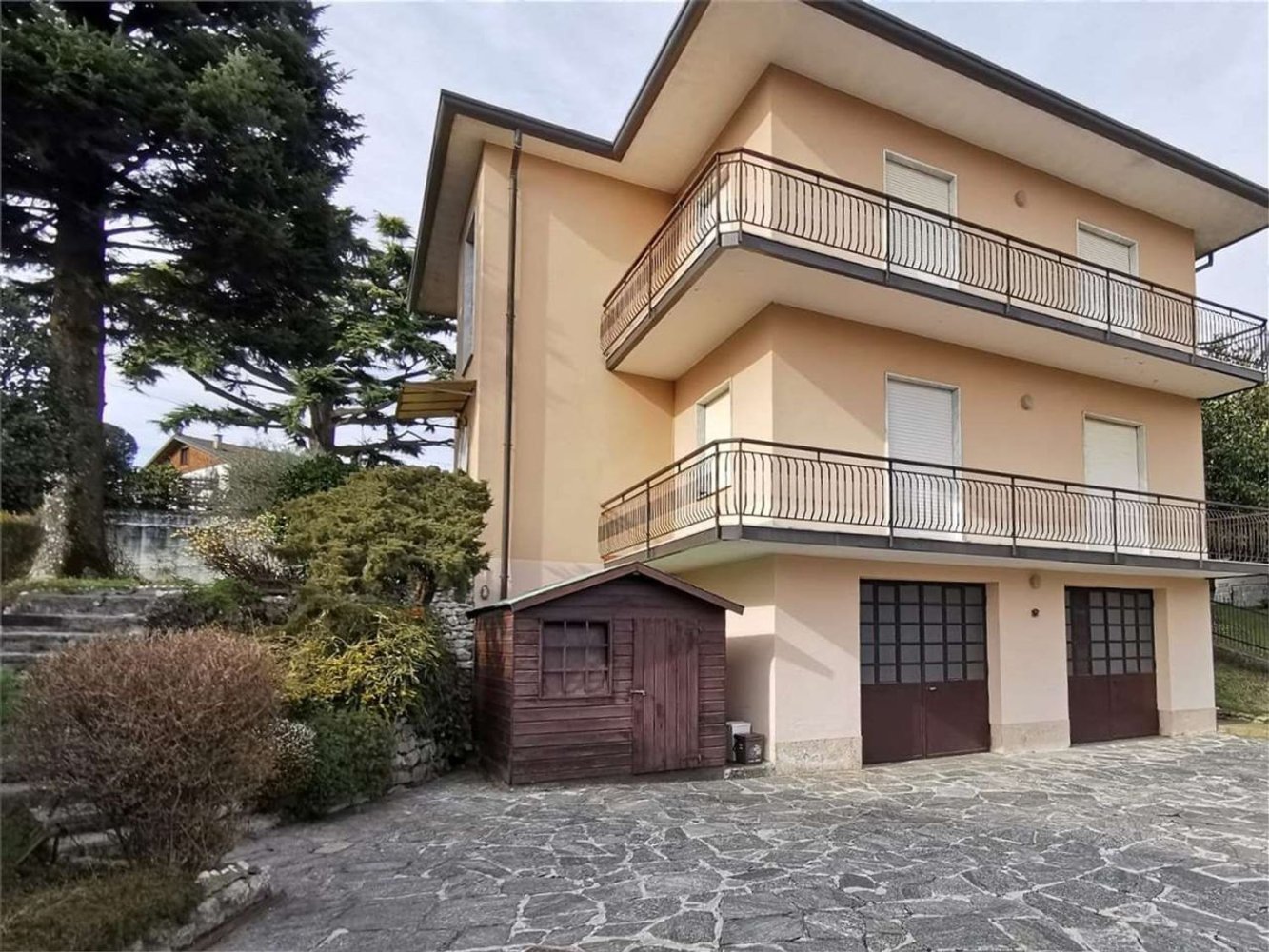 3 bedrooms Apartment in Lipomo, Italy No. 392512