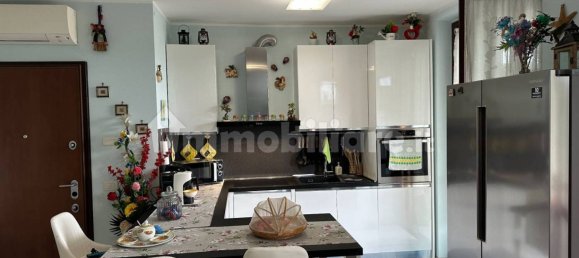 2 bedrooms Apartment in Ornago, Italy No. 299082 4