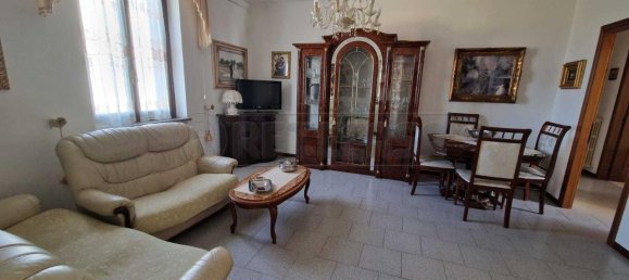 Квартира с 4 комнатами в Кремона, Италия № 66798 3