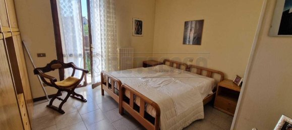 Квартира с 4 комнатами в Кремона, Италия № 66798 9