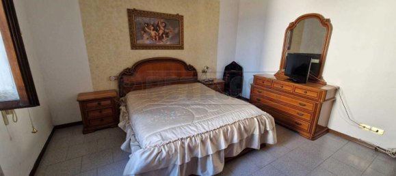 Квартира с 4 комнатами в Кремона, Италия № 66798 17