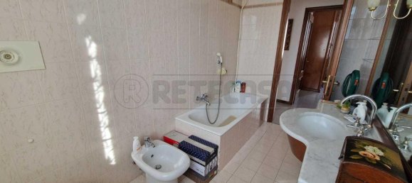 Квартира с 4 комнатами в Кремона, Италия № 66798 14