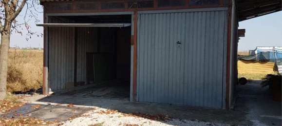 9 rooms House in Bagnolo in Piano, Italy No. 85099 16