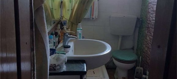 9 rooms House in Bagnolo in Piano, Italy No. 85099 13