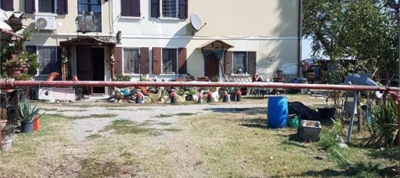 9 rooms House in Bagnolo in Piano, Italy No. 85099 3