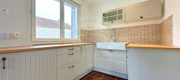 2 bedrooms House in Senlis, France No. 313453 3