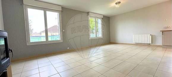 2 bedrooms House in Senlis, France No. 313453 2