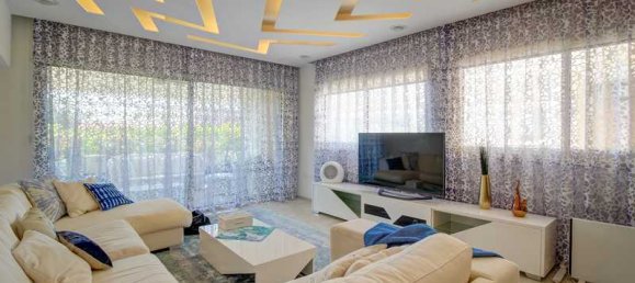 3 bedrooms Apartment in Limassol, Cyprus No. 14002 11