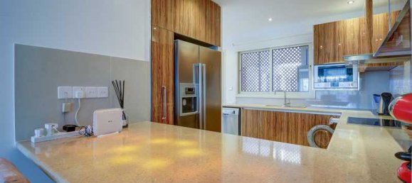 3 bedrooms Apartment in Limassol, Cyprus No. 14002 8