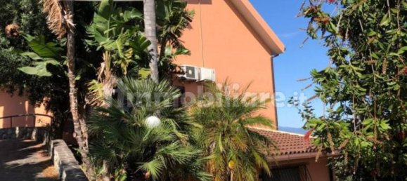 5 bedrooms Villa in Reggio Calabria, Italy No. 202078 2