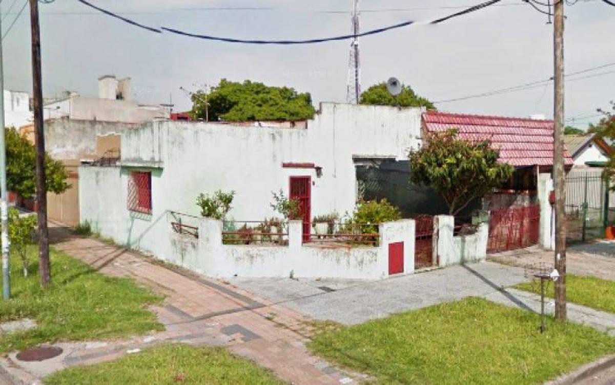 140m² Land in Lanus, Argentina No. 43630