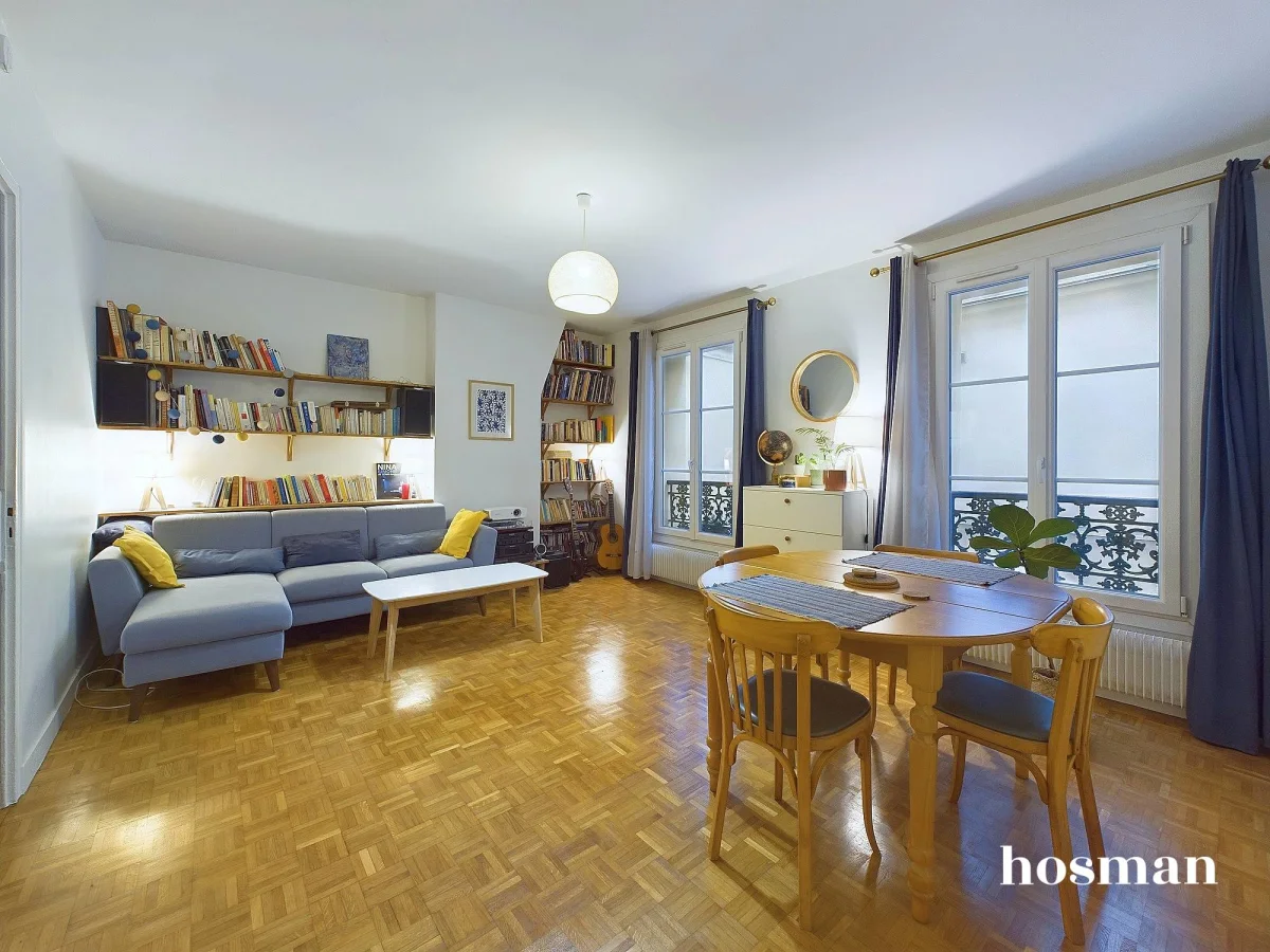 2 bedrooms Apartment in Paris, France No. 165741