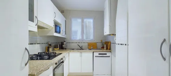 2 bedrooms Apartment in Paris, France No. 165741 6