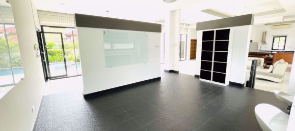 3 bedrooms Cafe / restaurant in Bang Lamung, Thailand No. 4934 8