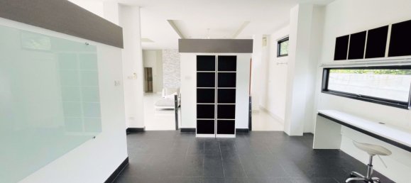 3 bedrooms Cafe / restaurant in Bang Lamung, Thailand No. 4934 10