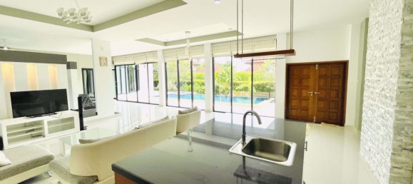 3 bedrooms Cafe / restaurant in Bang Lamung, Thailand No. 4934 11