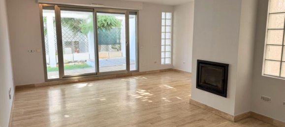Apartamento de 3 dormitorios en Mijas, Spain No. 185314 2