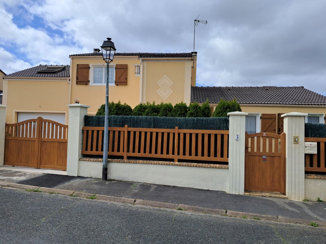 4 bedrooms House in Lesigny, France No. 175801