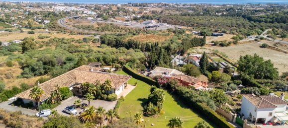 5 bedrooms Villa in Benahavis, Spain No. 139715 9