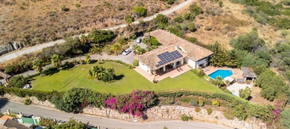 5 bedrooms Villa in Benahavis, Spain No. 139715 3