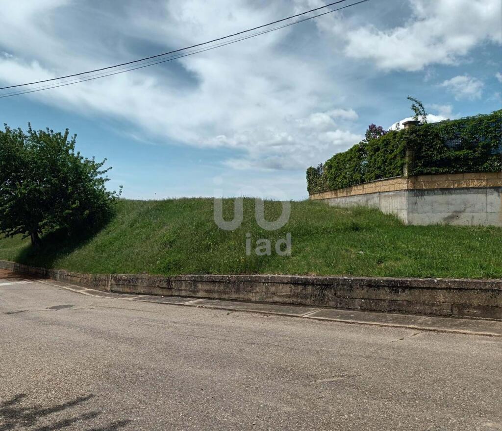 762m² Land in Leon, Spain No. 167515