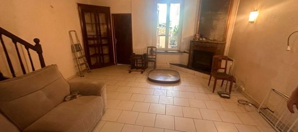 2 bedrooms House in Issoudun, France No. 305267 3