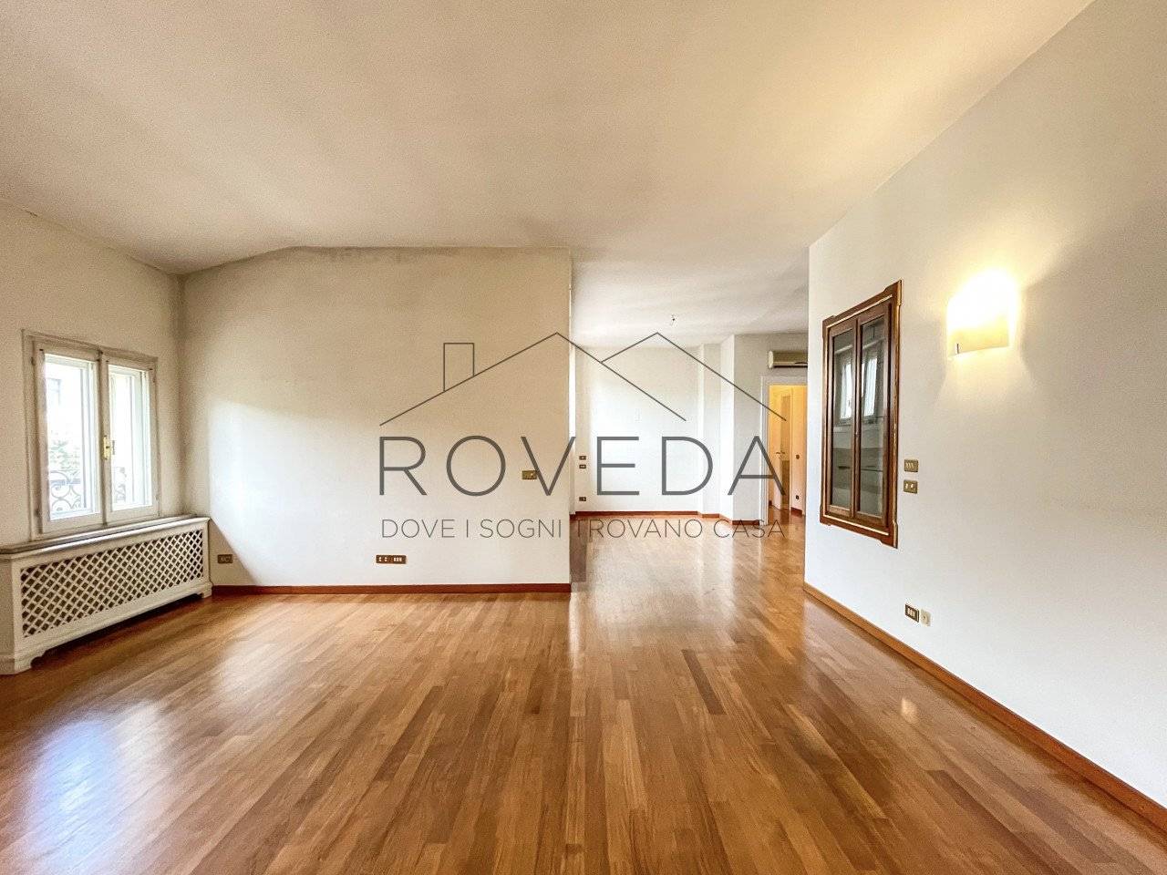 3 Schlafzimmer Penthouse in Treviso, Italy, Nr. 303008
