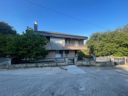 5 bedrooms House in Ourense, Spain No. 196218