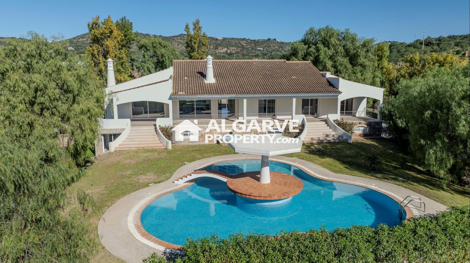 6 bedrooms Villa in Faro, Portugal No. 127400