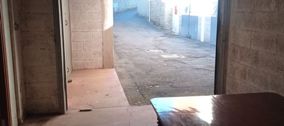 40m² Garage in Rome, Italy No. 48574 3