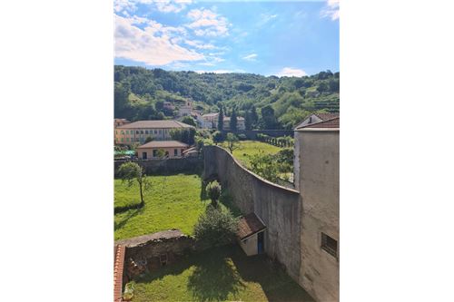 3 bedrooms Apartment in Varese Ligure, Italy No. 279176